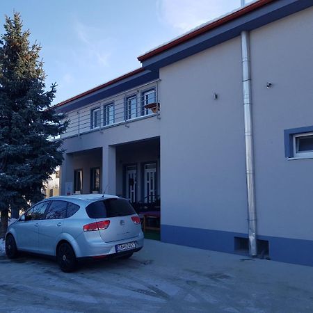 Ubytovanie House Galanta Eksteriør billede